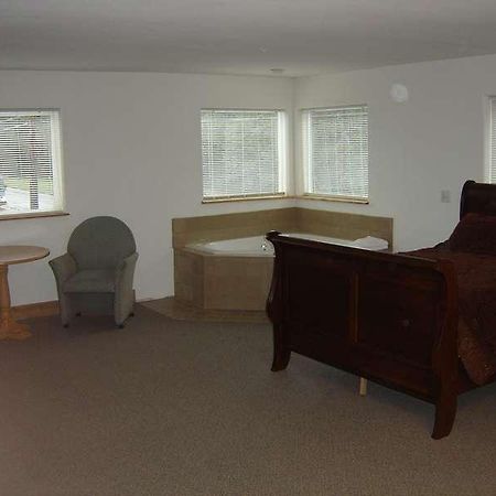 Stevens Pass Motel Gold Bar Room photo